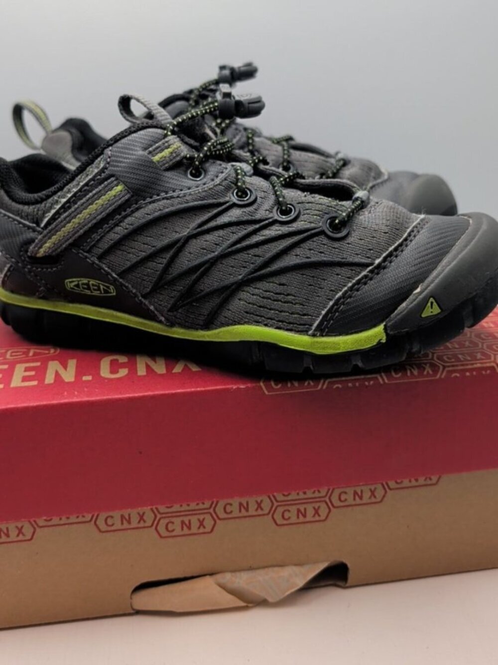 Kids Youth KEEN Chandler CNX Shoes Sneakers Grey & Green US 1 Hiking Outdoors